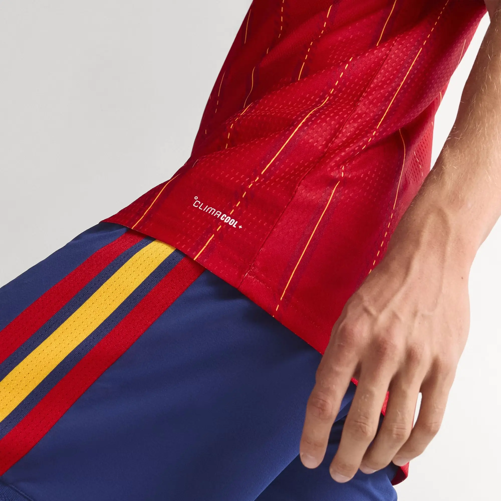 Set auténtico de camiseta local y visitante de España 2026
(2 camisetas + 2 pantalones cortos) — imagen 7