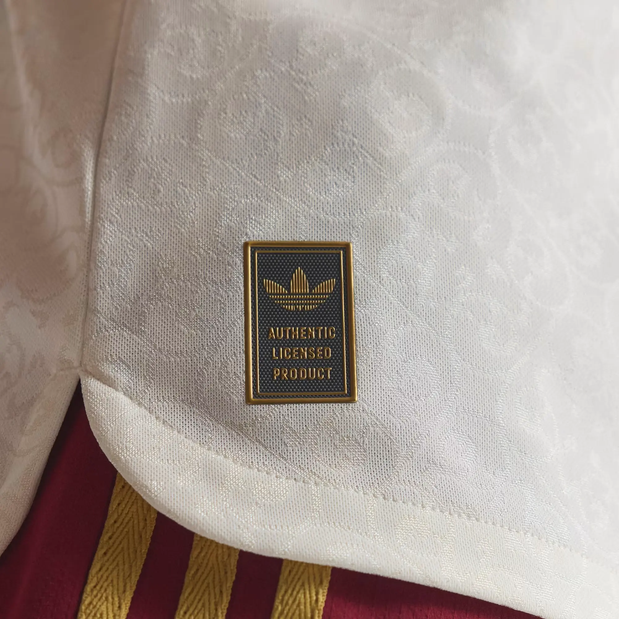 Set auténtico de camiseta local y visitante de España 2026
(2 camisetas + 2 pantalones cortos) — imagen 7
