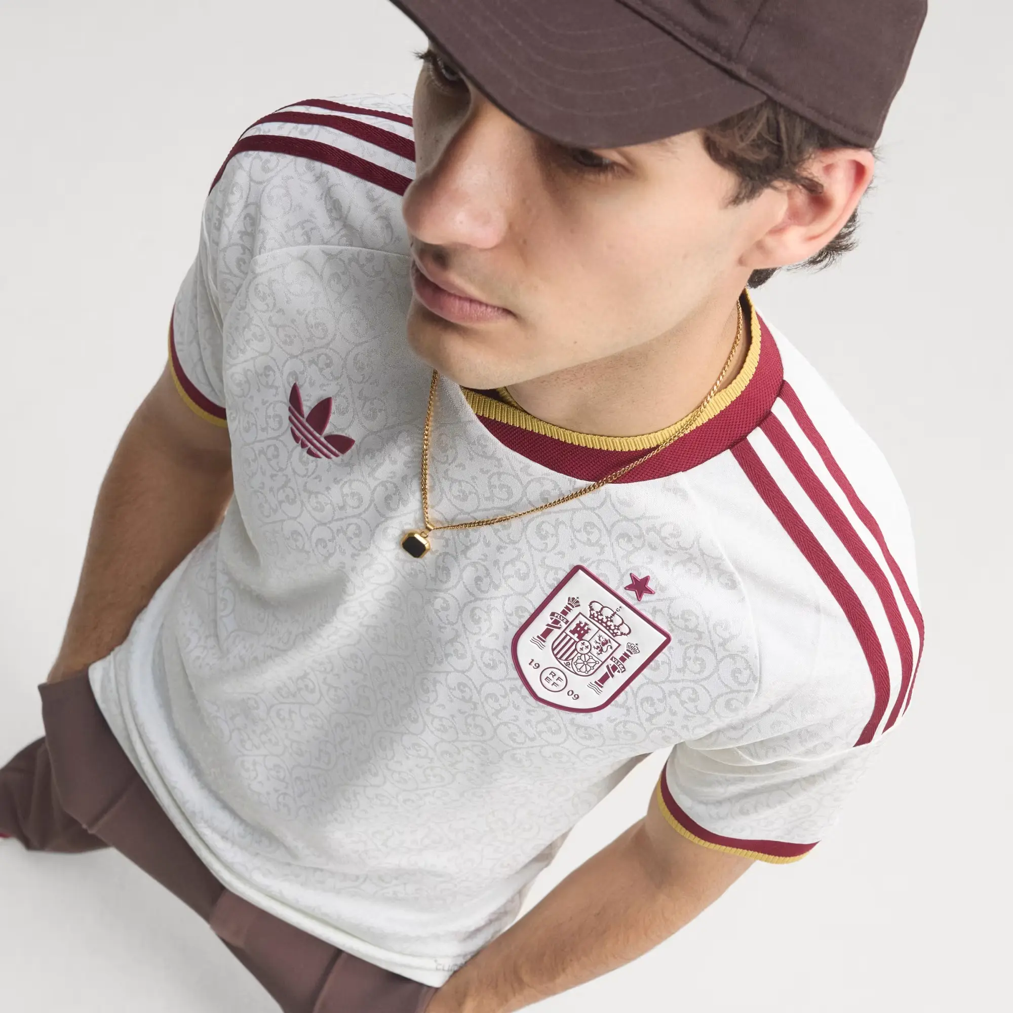 Set auténtico de camiseta local y visitante de España 2026
(2 camisetas + 2 pantalones cortos) — imagen 7