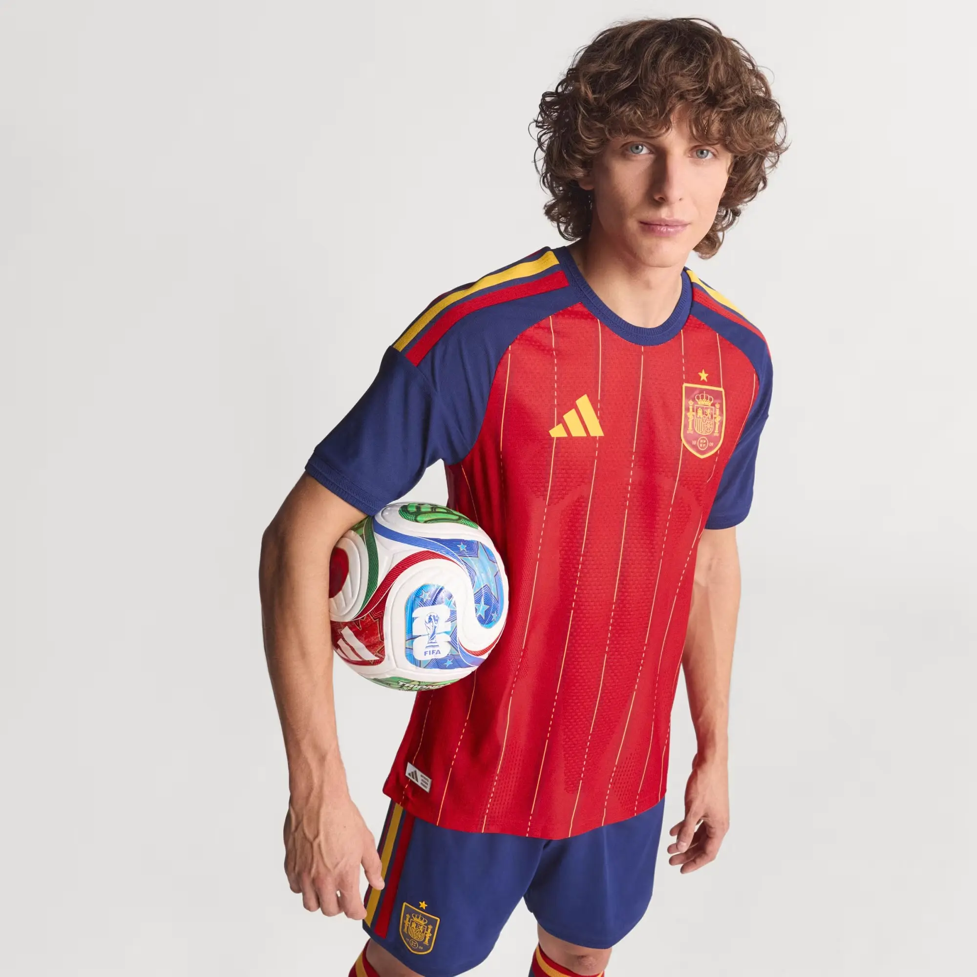 Set auténtico de camiseta local y visitante de España 2026
(2 camisetas + 2 pantalones cortos) — imagen 2