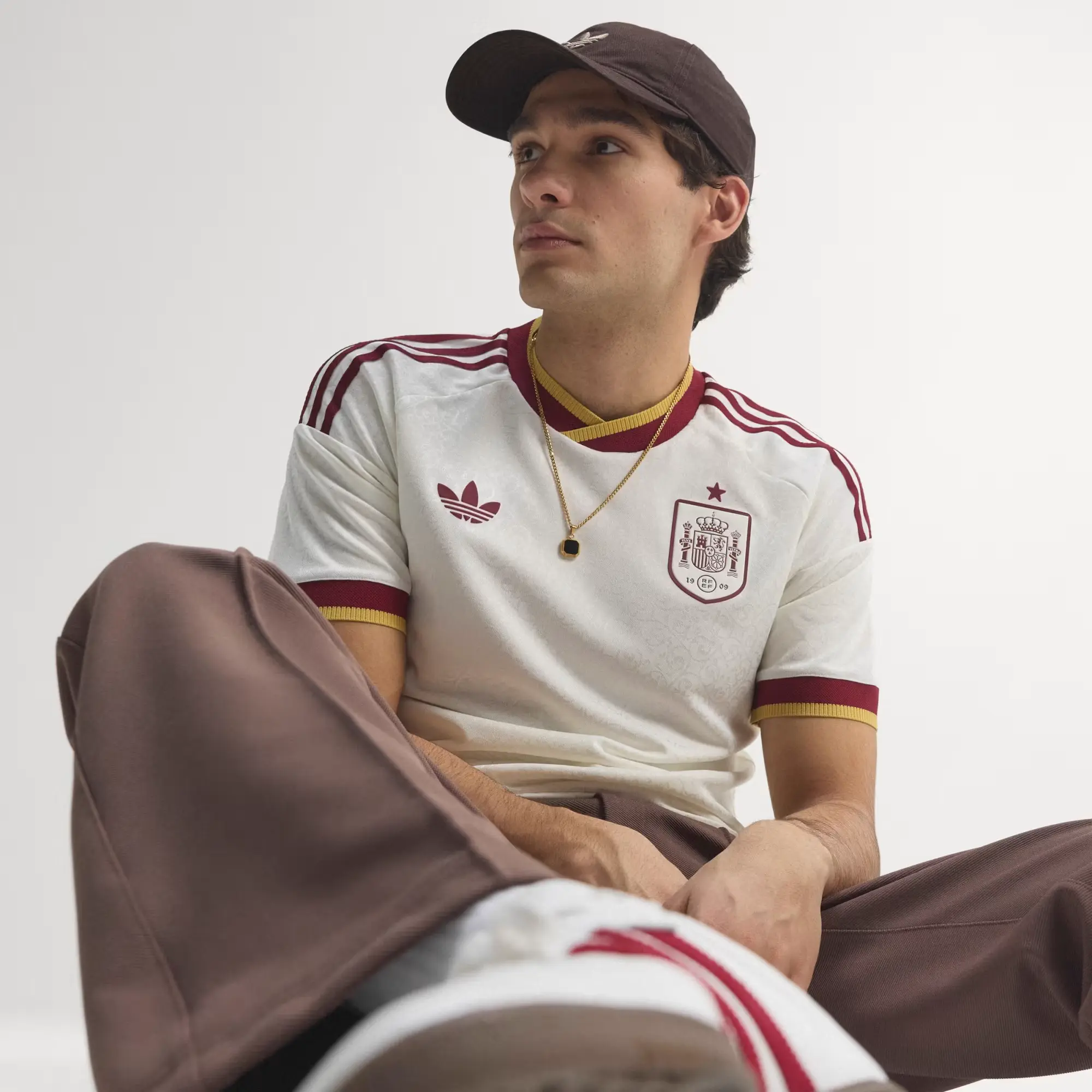 Set auténtico de camiseta local y visitante de España 2026
(2 camisetas + 2 pantalones cortos) — imagen 7