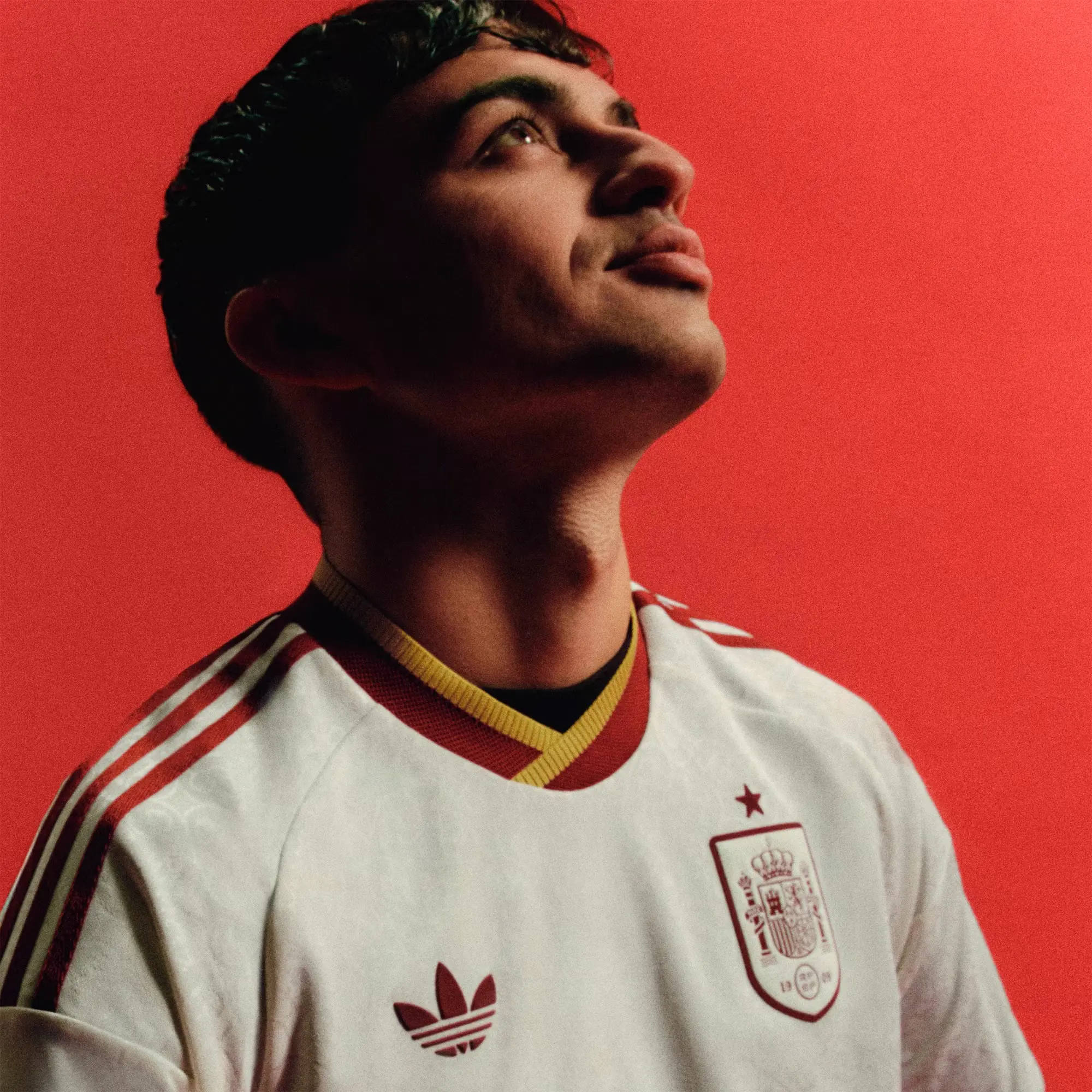 Set auténtico de camiseta local y visitante de España 2026
(2 camisetas + 2 pantalones cortos) — imagen 7