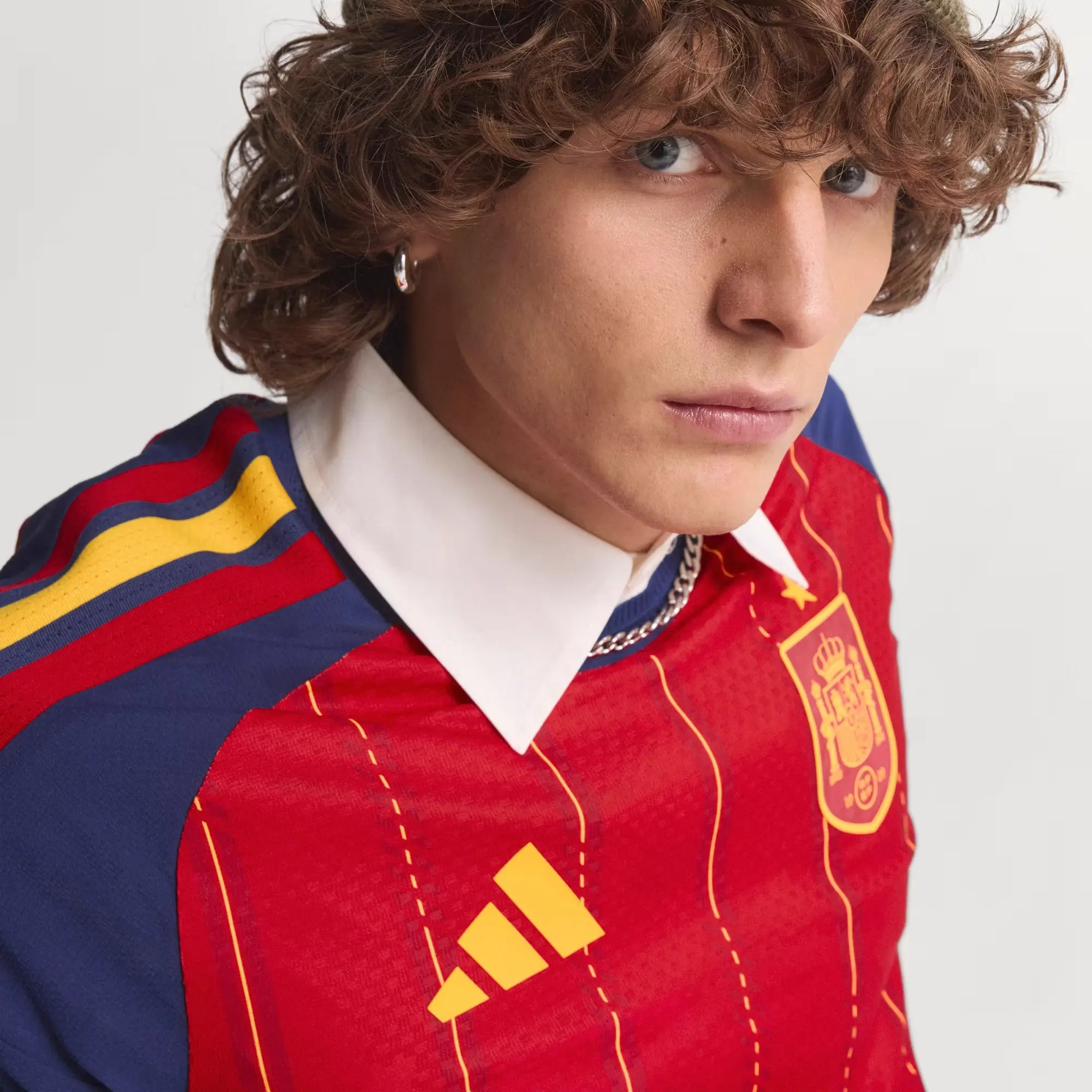 Set auténtico de camiseta local y visitante de España 2026
(2 camisetas + 2 pantalones cortos) — imagen 7